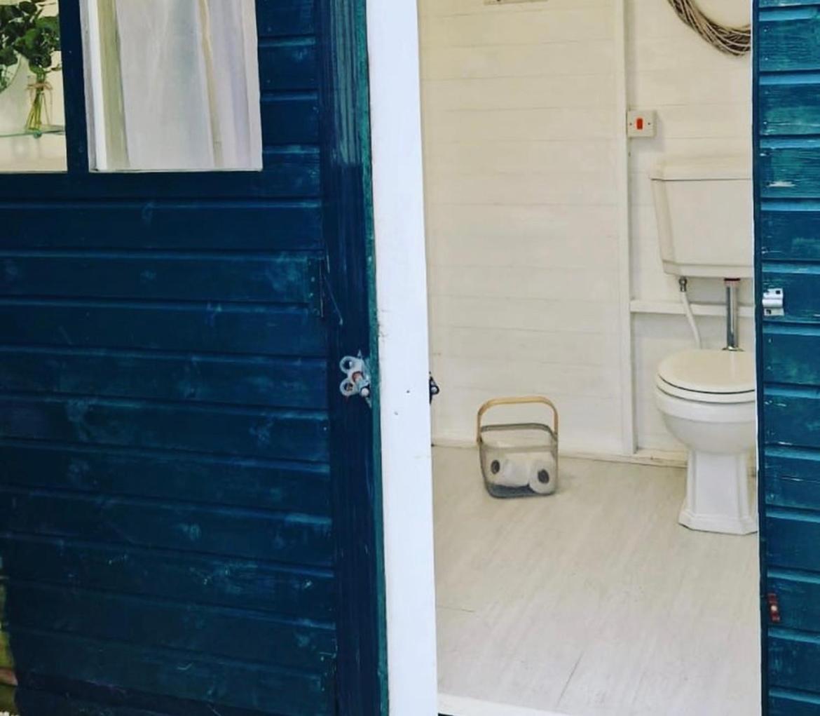 Peggy'S Hut Otel Astbury Dış mekan fotoğraf