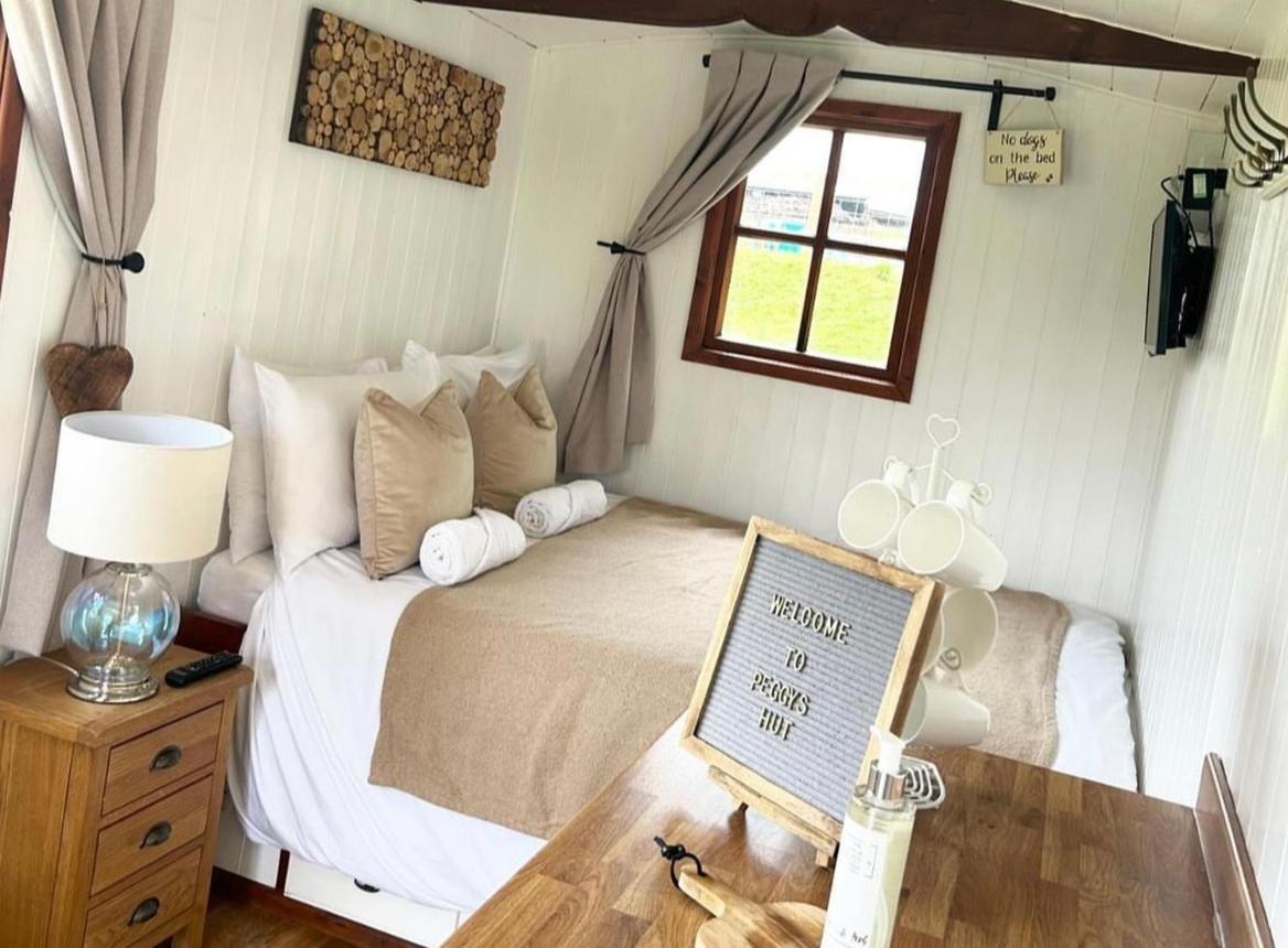 Peggy'S Hut Otel Astbury Dış mekan fotoğraf